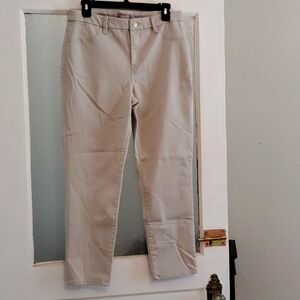 Chico's size one light grey ankle jeans